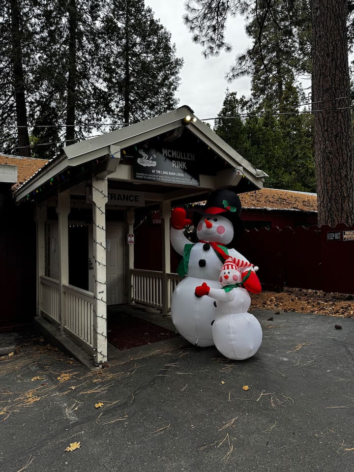 The Long Barn Lodge offers seasonal ice skating and a pool. It is less than 5 minutes from our front door on foot. 