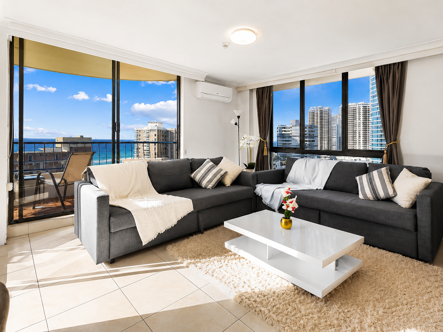 Robin's Oceanview Penthouse | 1 Min to Beach holiday home in surfers paradise