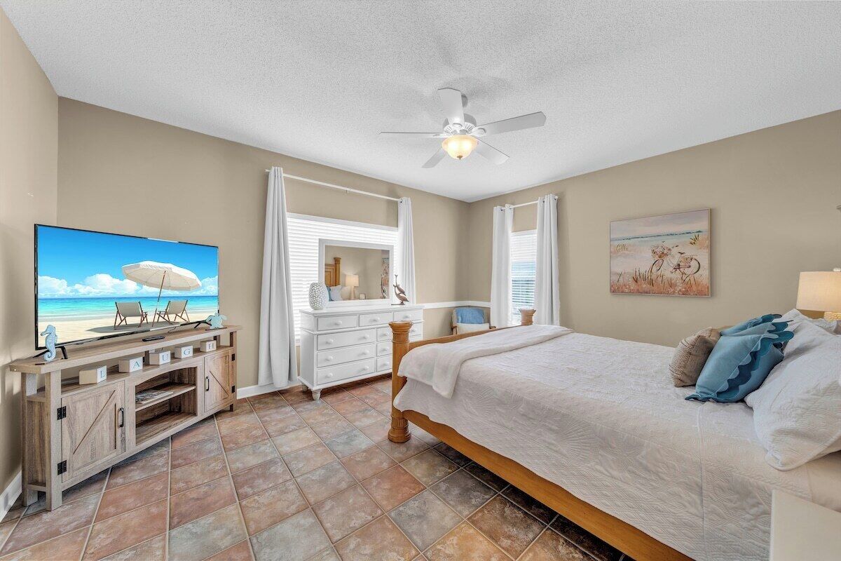 Master bedroom, king size bed, 4k tv, ensuite bathroom