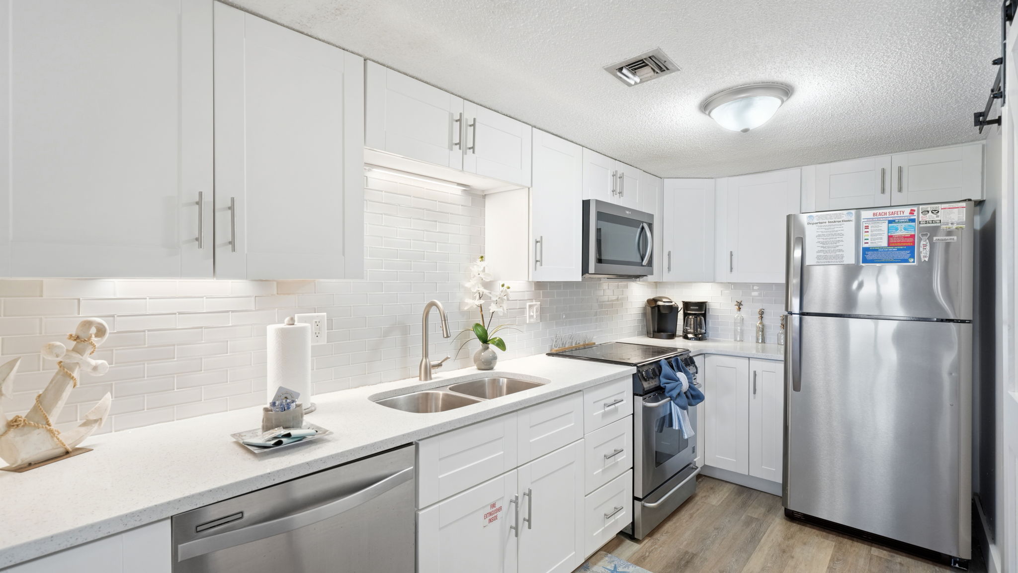 Fully equipped, full size kitchen