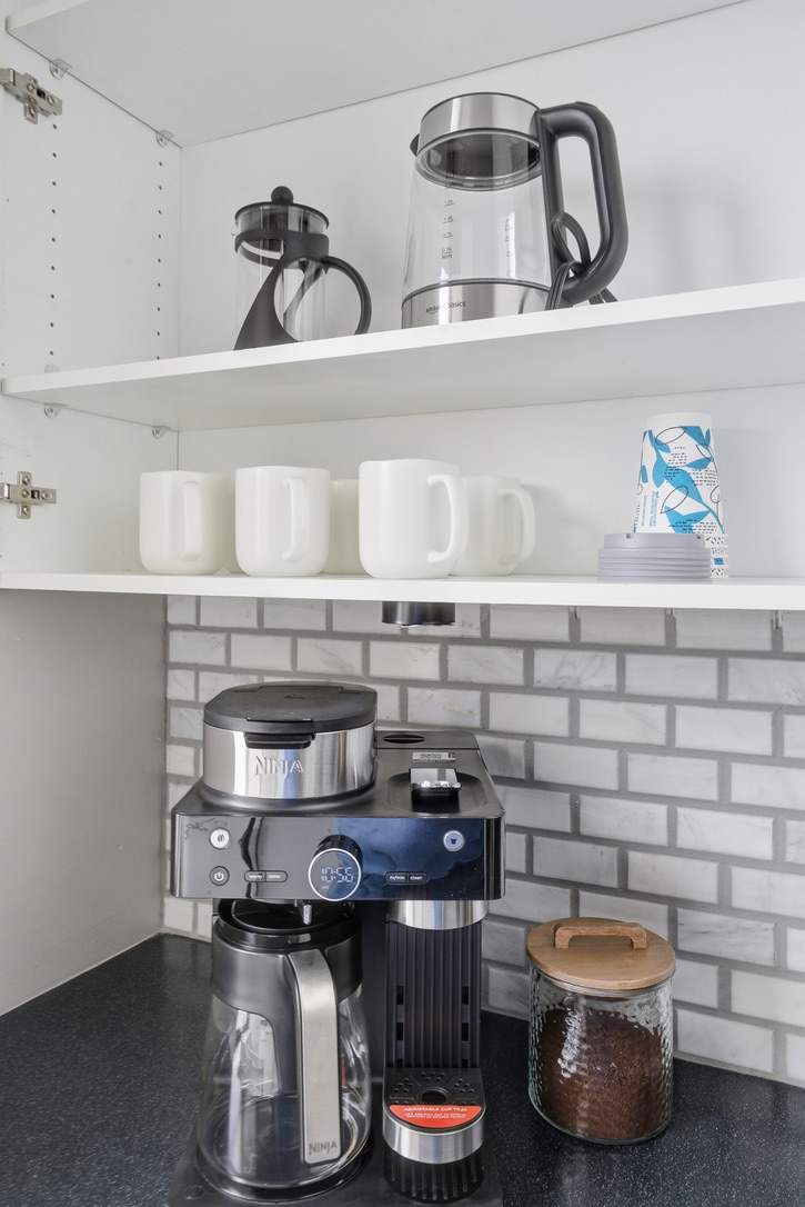 Drip coffee or espresso bar, this 2-in1 coffee maker can whip up your preferred morning brew.