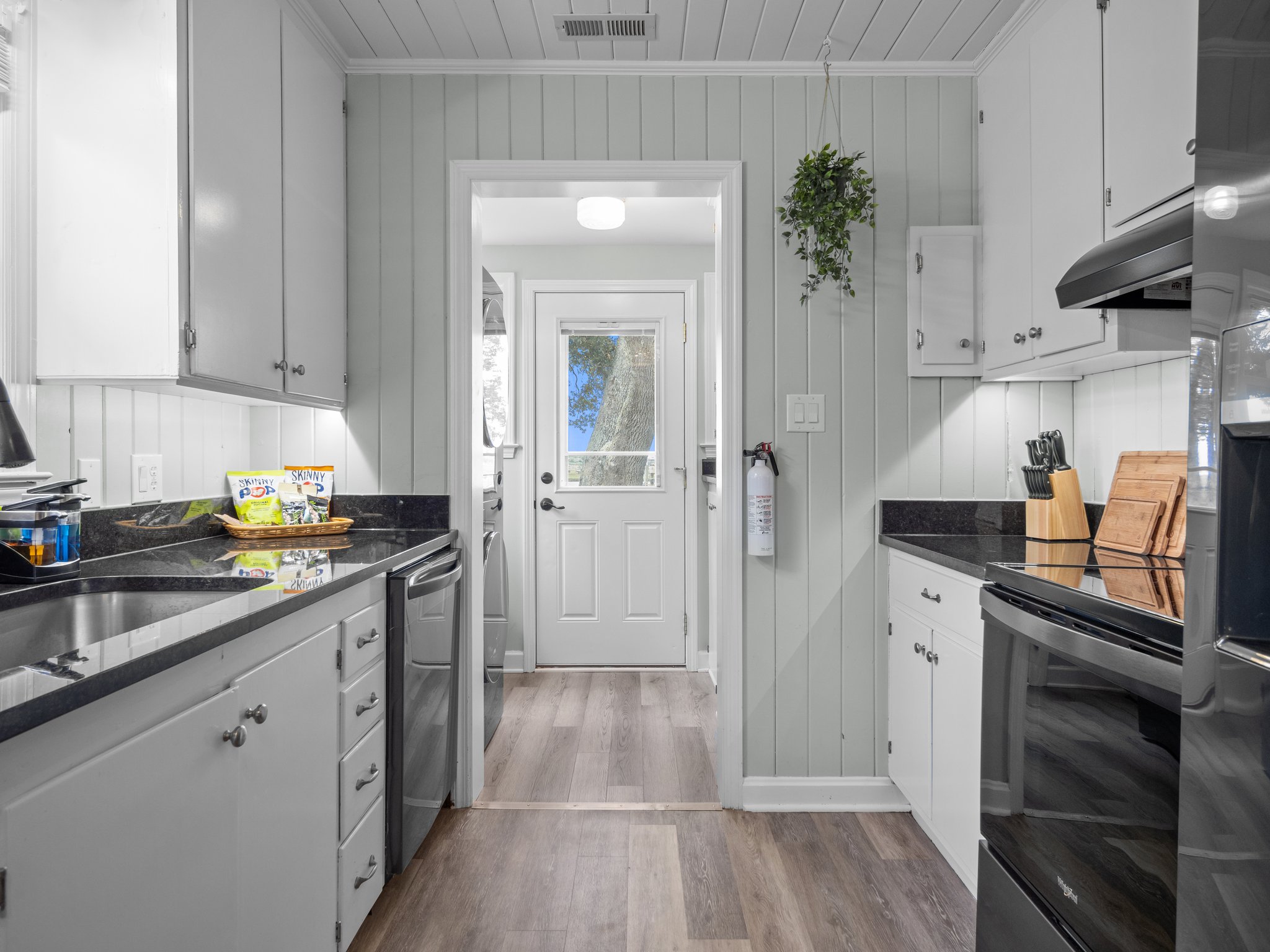 Under cabinet lighting