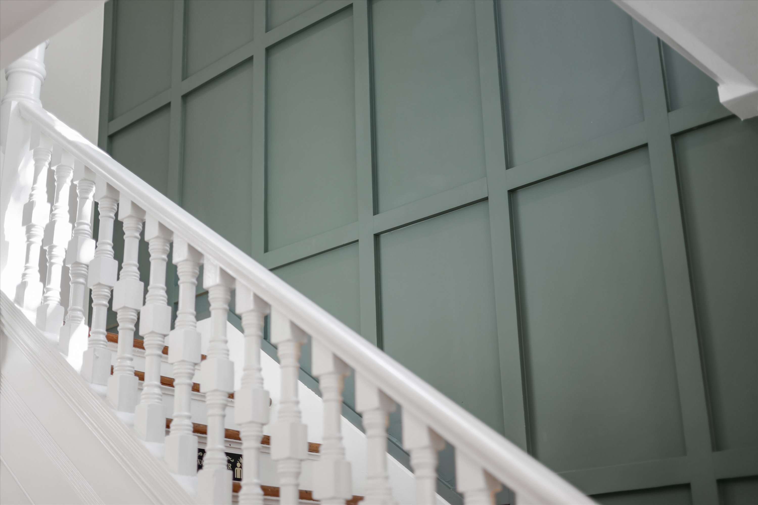 Original 1899 staircase with character galore!