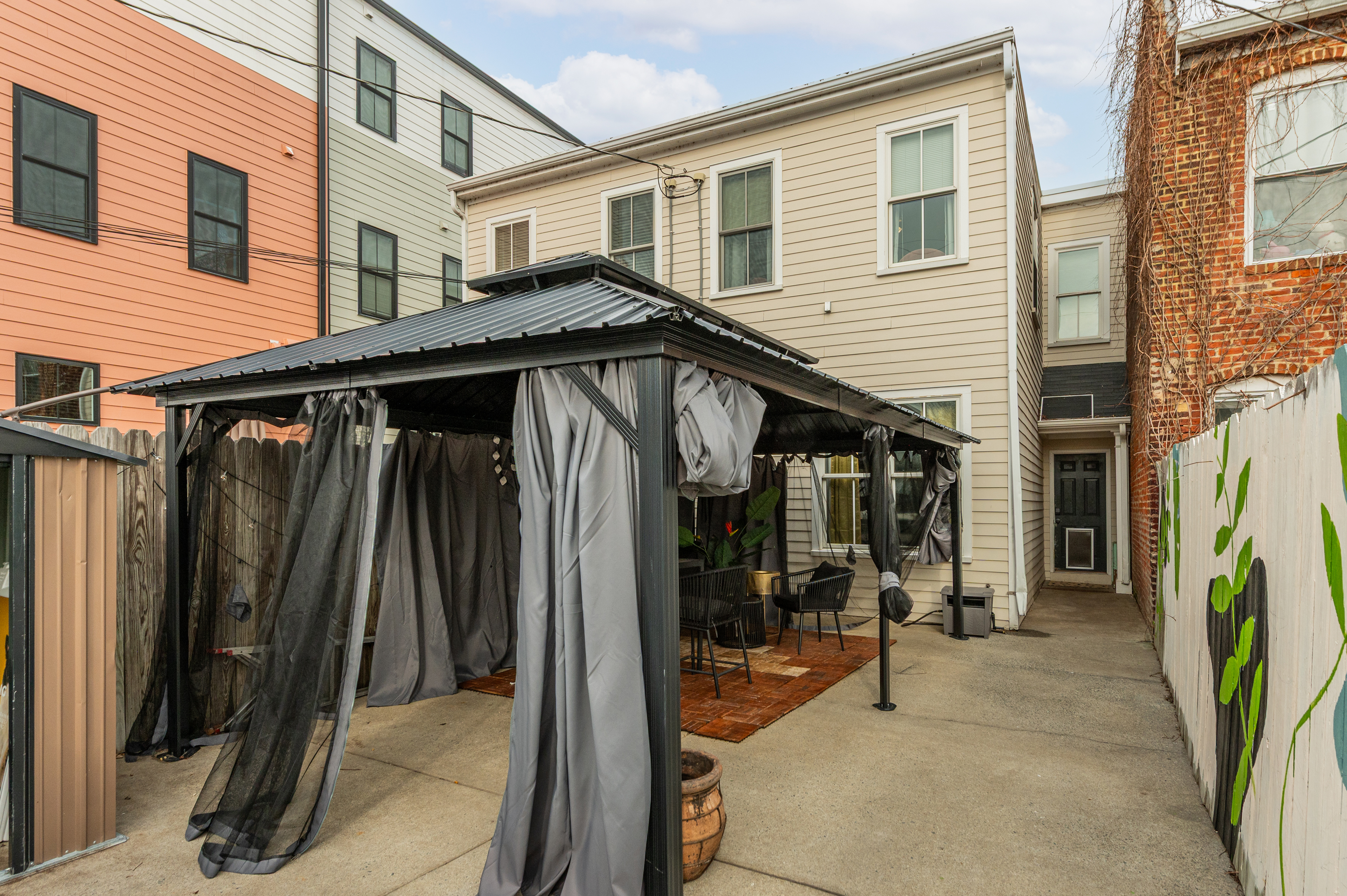 Outdoor Oasis: Gather under the shaded pergola, surrounded by vibrant decor and inviting seating!