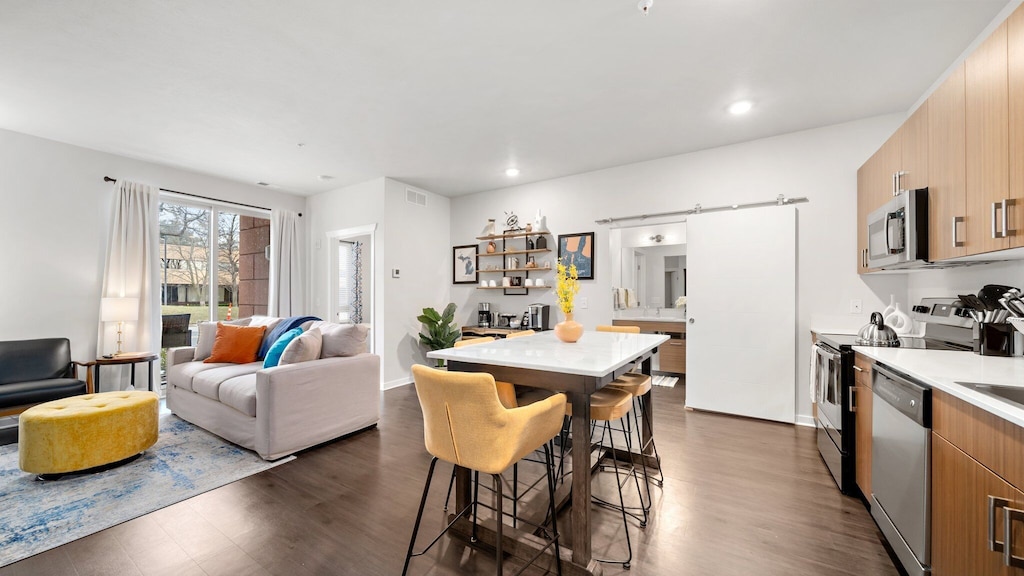 An open, airy living space very thoughtfully designed, and thoroughly cleaned and stocked for each guest.