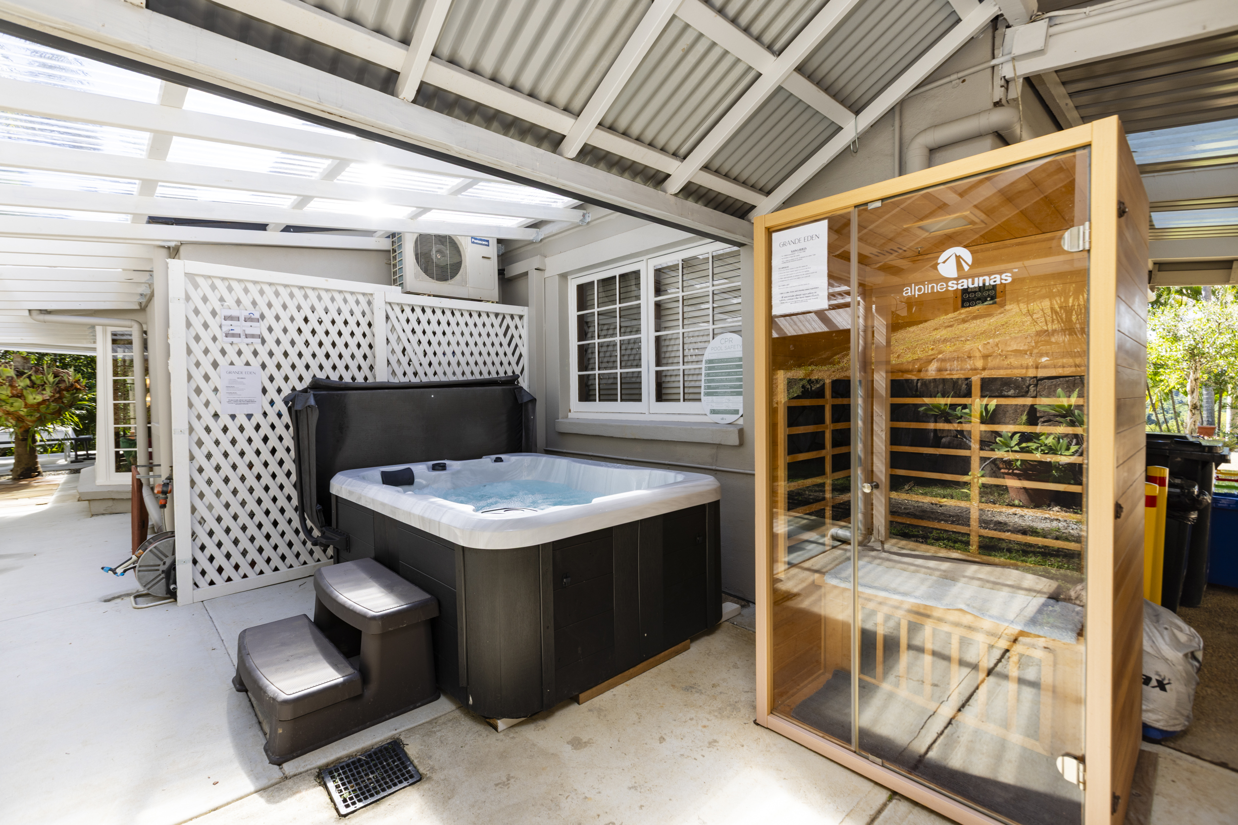 Hot Spa and Infrared Sauna