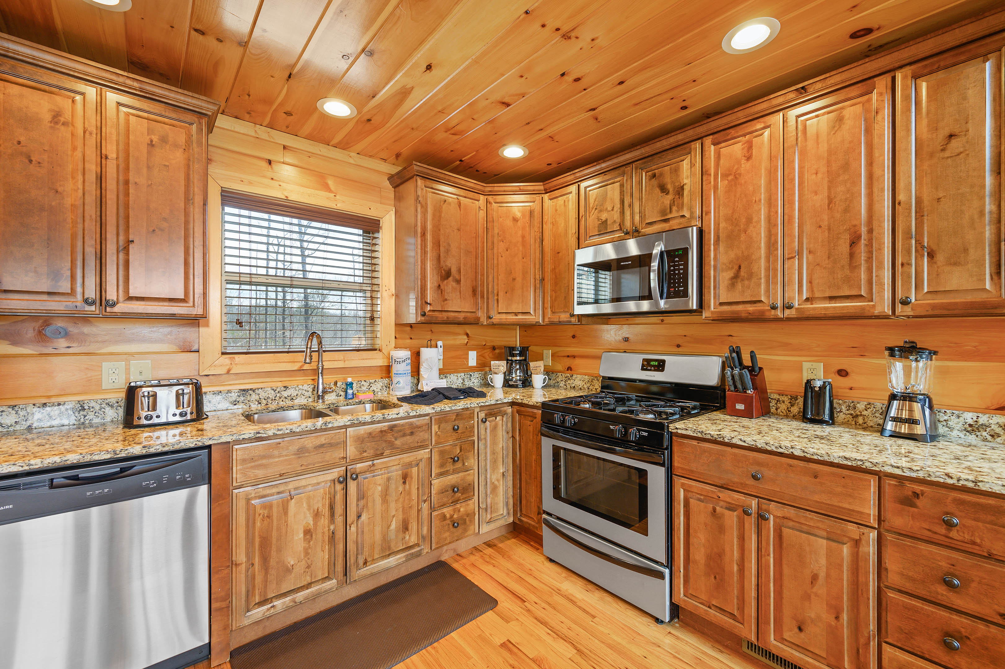 Fully equipped kitchen: Bakeware, cookware, dinnerware & more