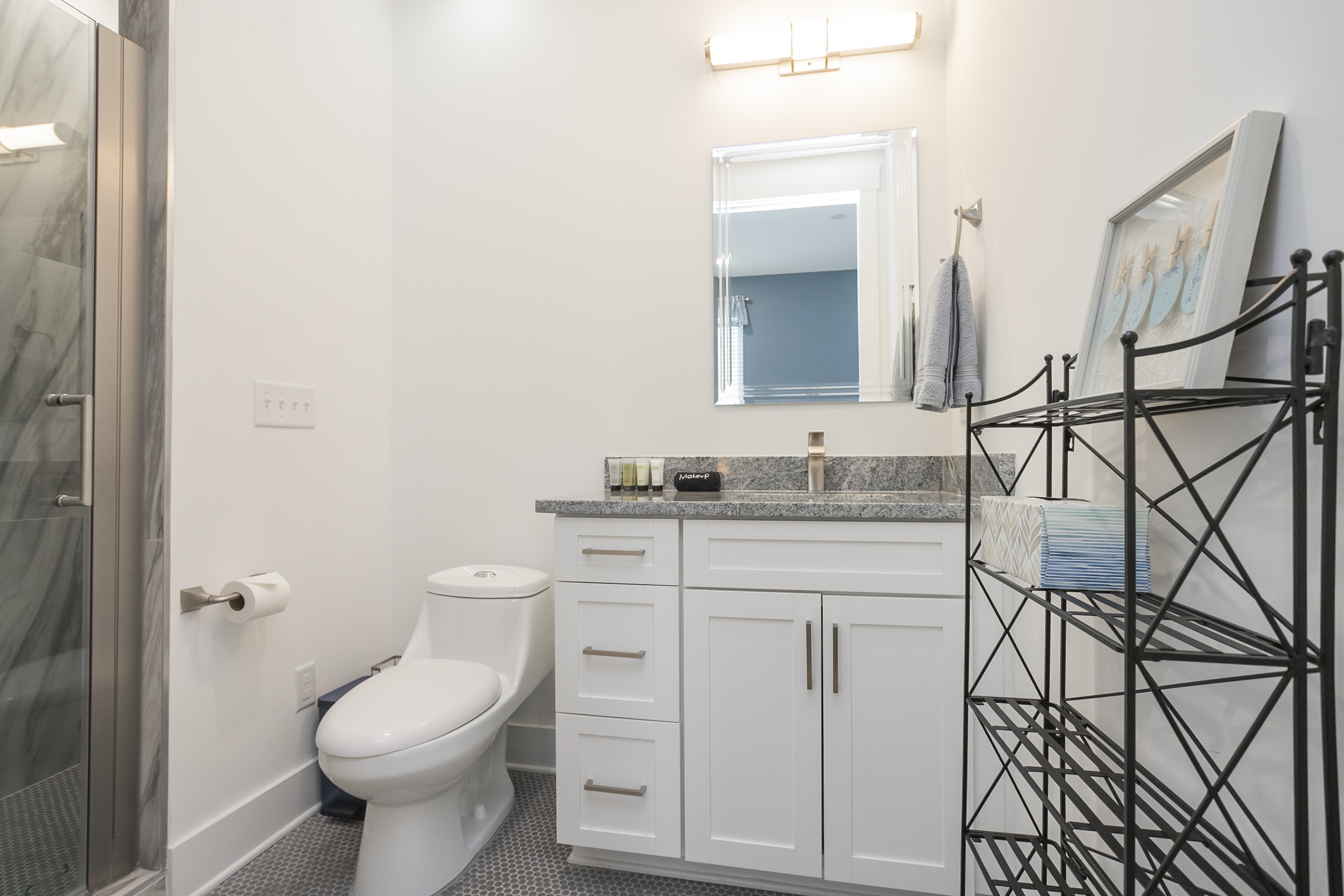 Ensuite bath in the Reese Room. 