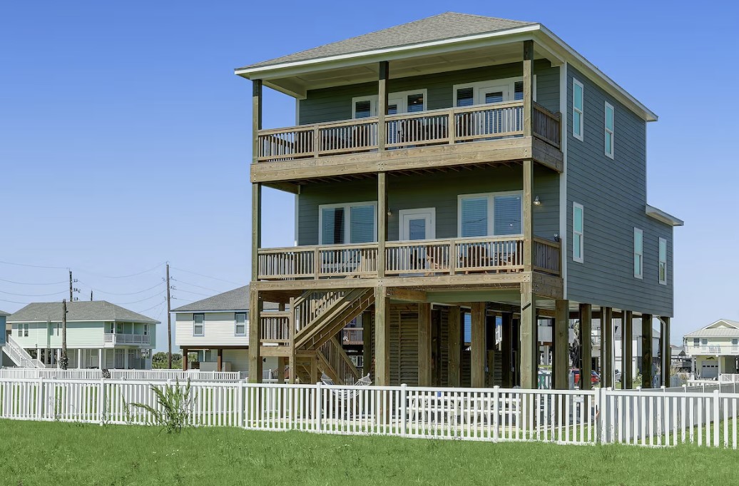 a3485570b4724e798e0b9b24c57b4e8f | Beachhouse | Texas | TX | Vacation Homes | Galveston | Crystal Beach | Kokomo | Breezy Days | Beachfront Elegance | Sunrise Serenity | Southern Sands Property Management, LLC