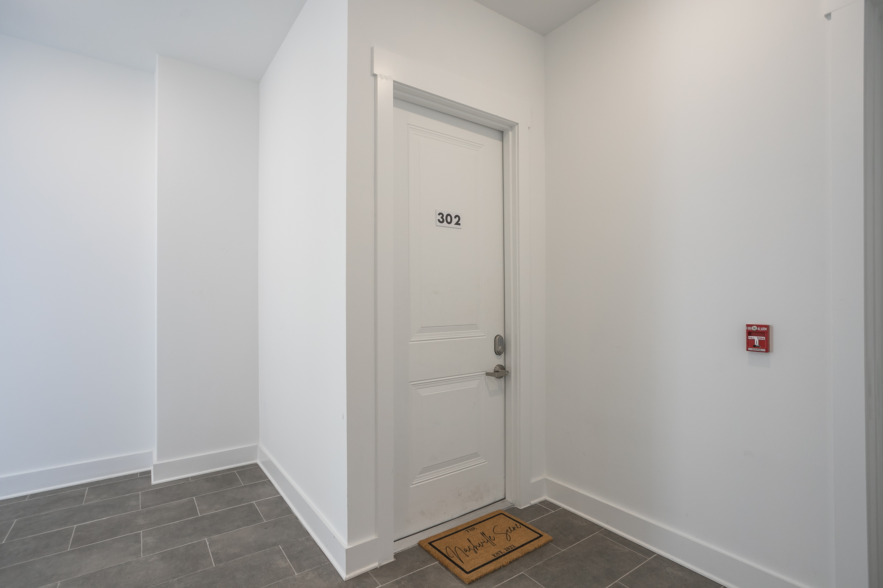 Corner condo - welcome to the Nashville Scene Suite!