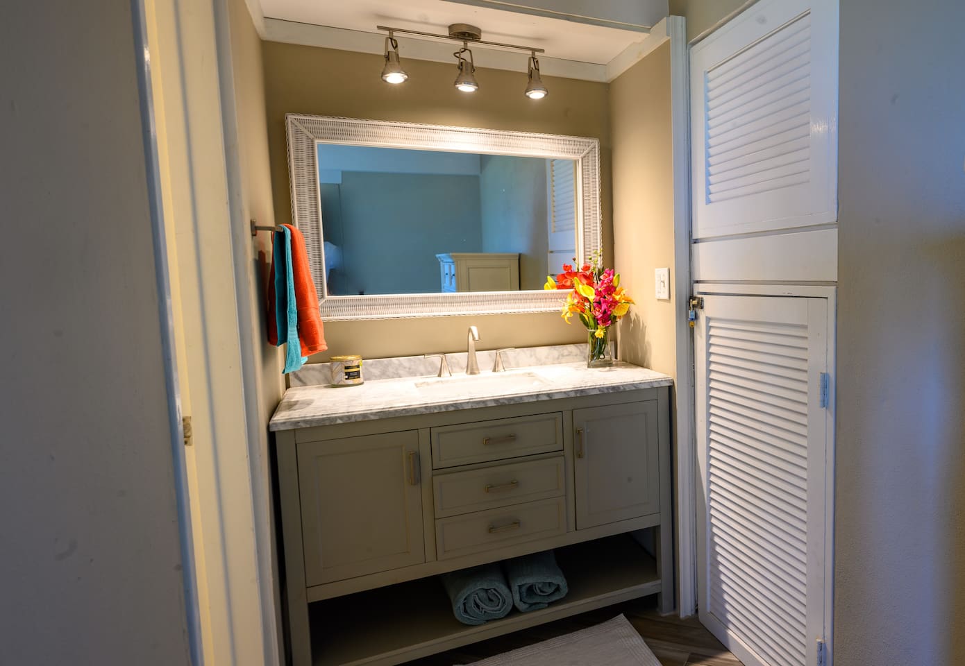 Guest bathroom vanity