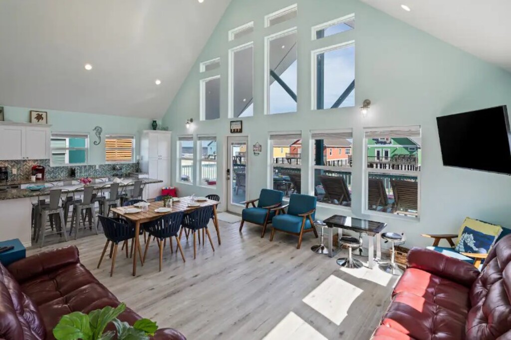 a384fef6d22a4a88bf5afdc20cb23cda | Beachhouse | Texas | TX | Vacation Homes | Galveston | Crystal Beach | Kokomo | Breezy Days | Beachfront Elegance | Sunrise Serenity | Southern Sands Property Management, LLC