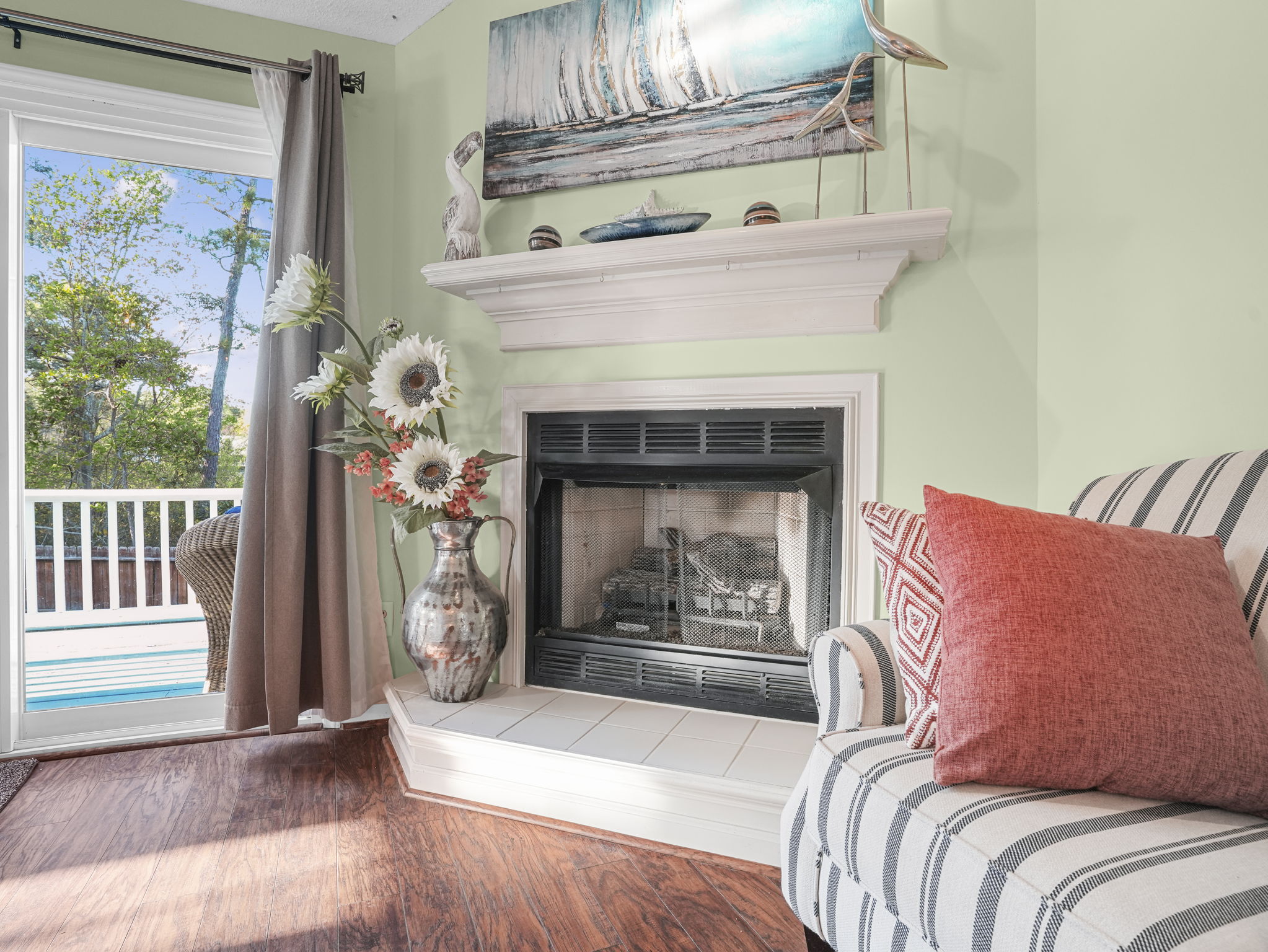 Great Room, Fireplace (Aesthetics, Non-Functional)
