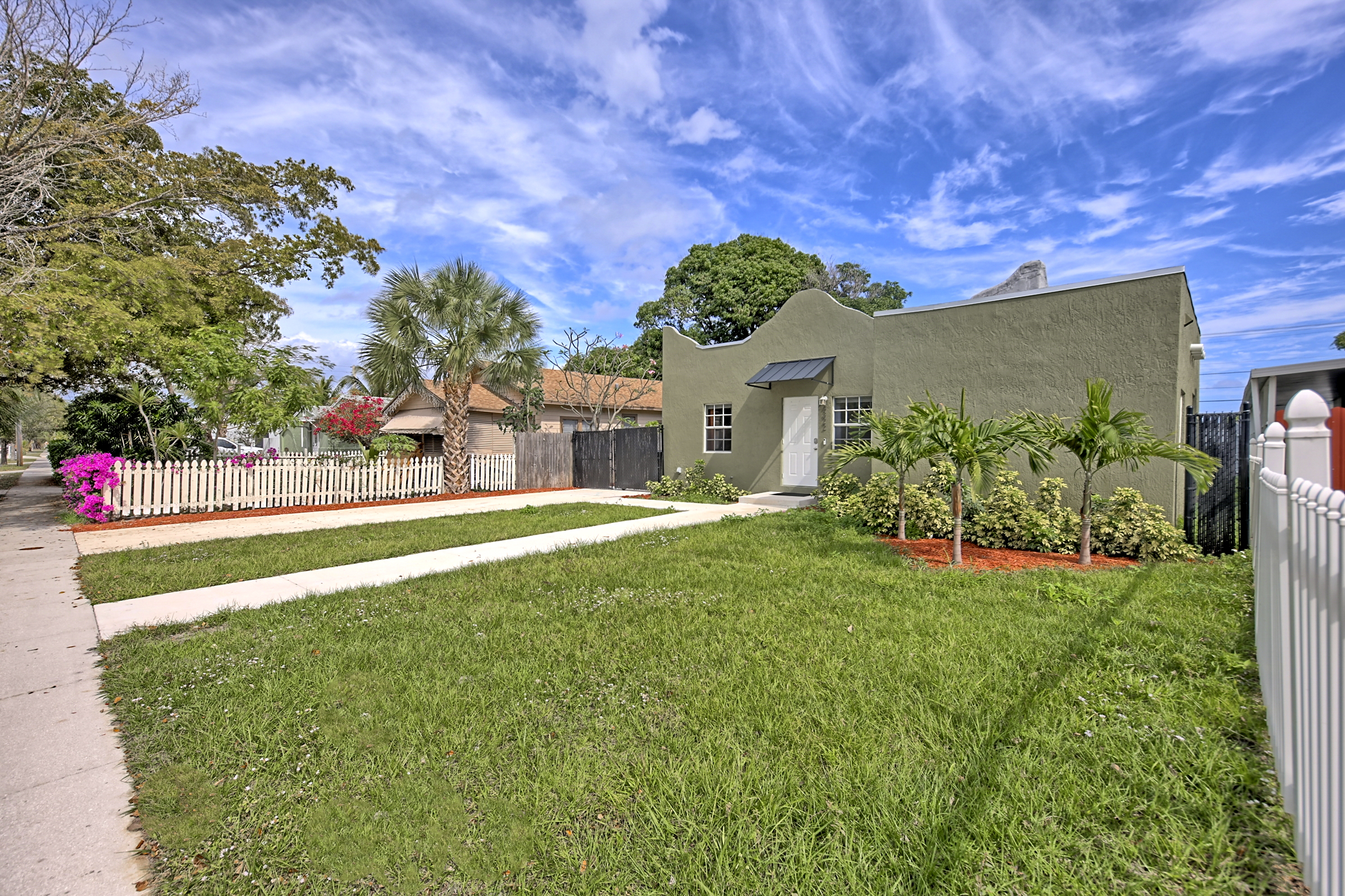 Spacious Designed House -Palm Wave Stays