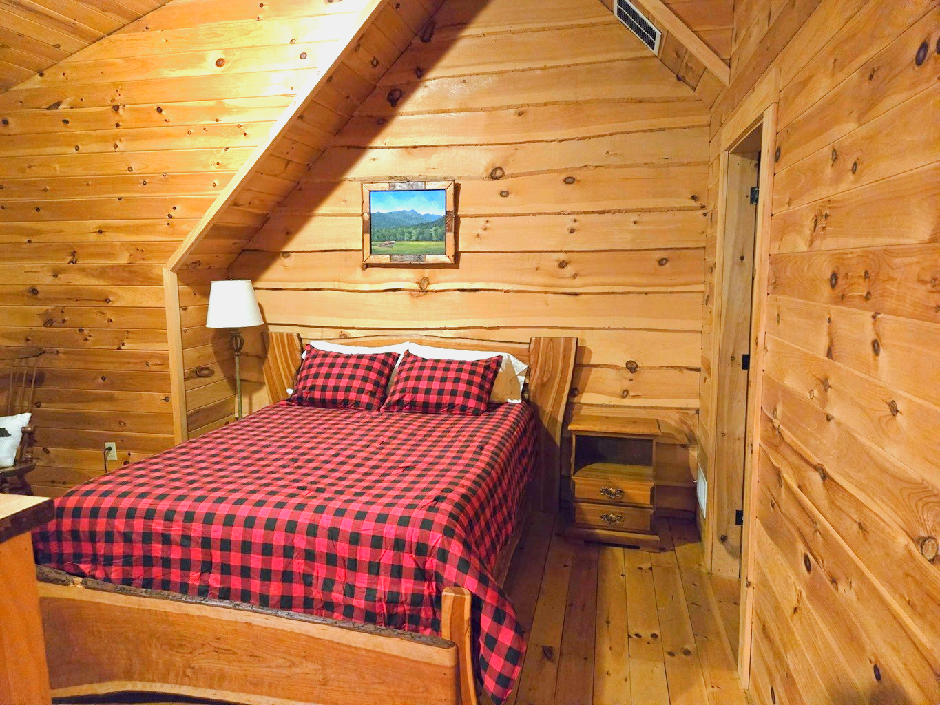 Queen bed upstairs in the loft ensuite