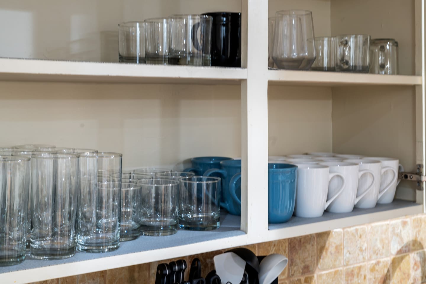 Plenty of mugs, wine glasses, and tumblers — perfect for morning coffee or evening cocktails by the pool.
