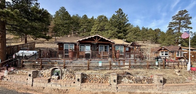 Welcome to The Overlook at Eagle Cliff — a peaceful mountain retreat minutes from Estes Park and RMNP.