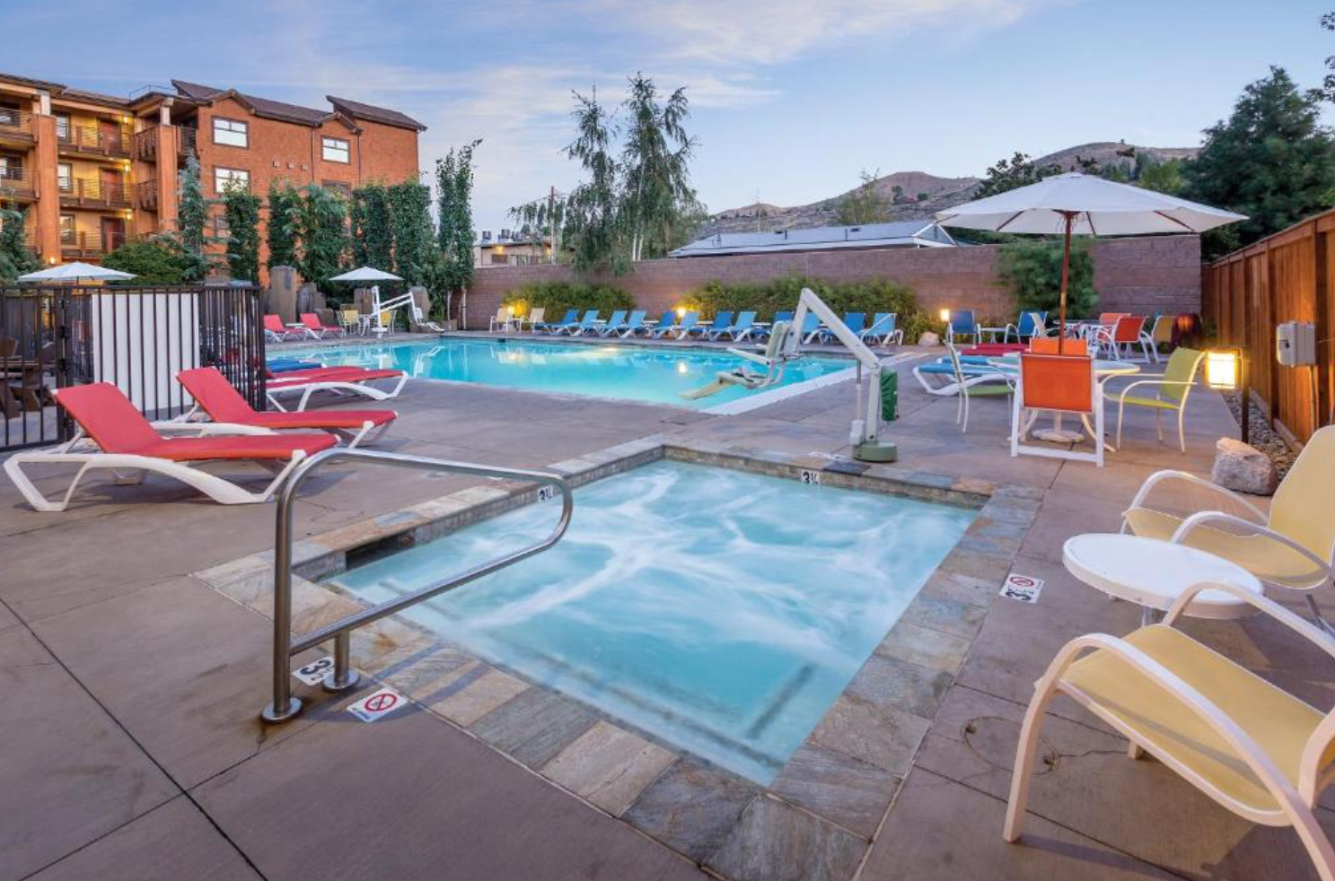 Outdoor swimming pool & hot tub, both ADA accessible