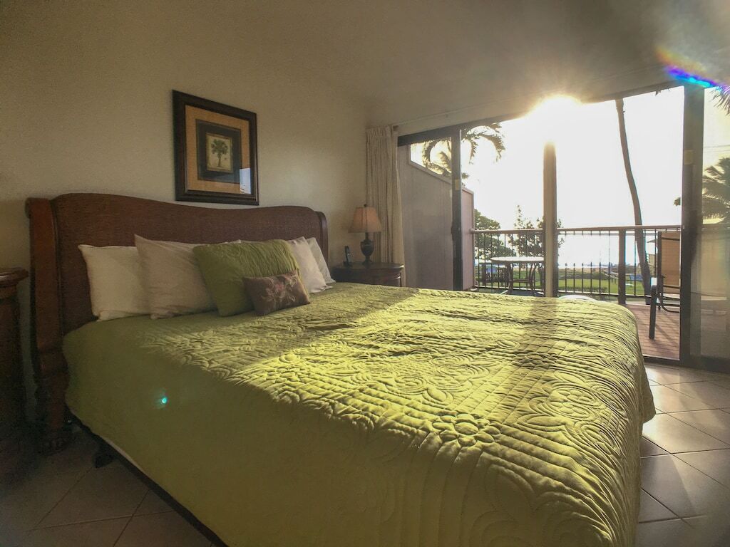 Master Bedroom - King Bed with Ocean View and Walk-out Lanai