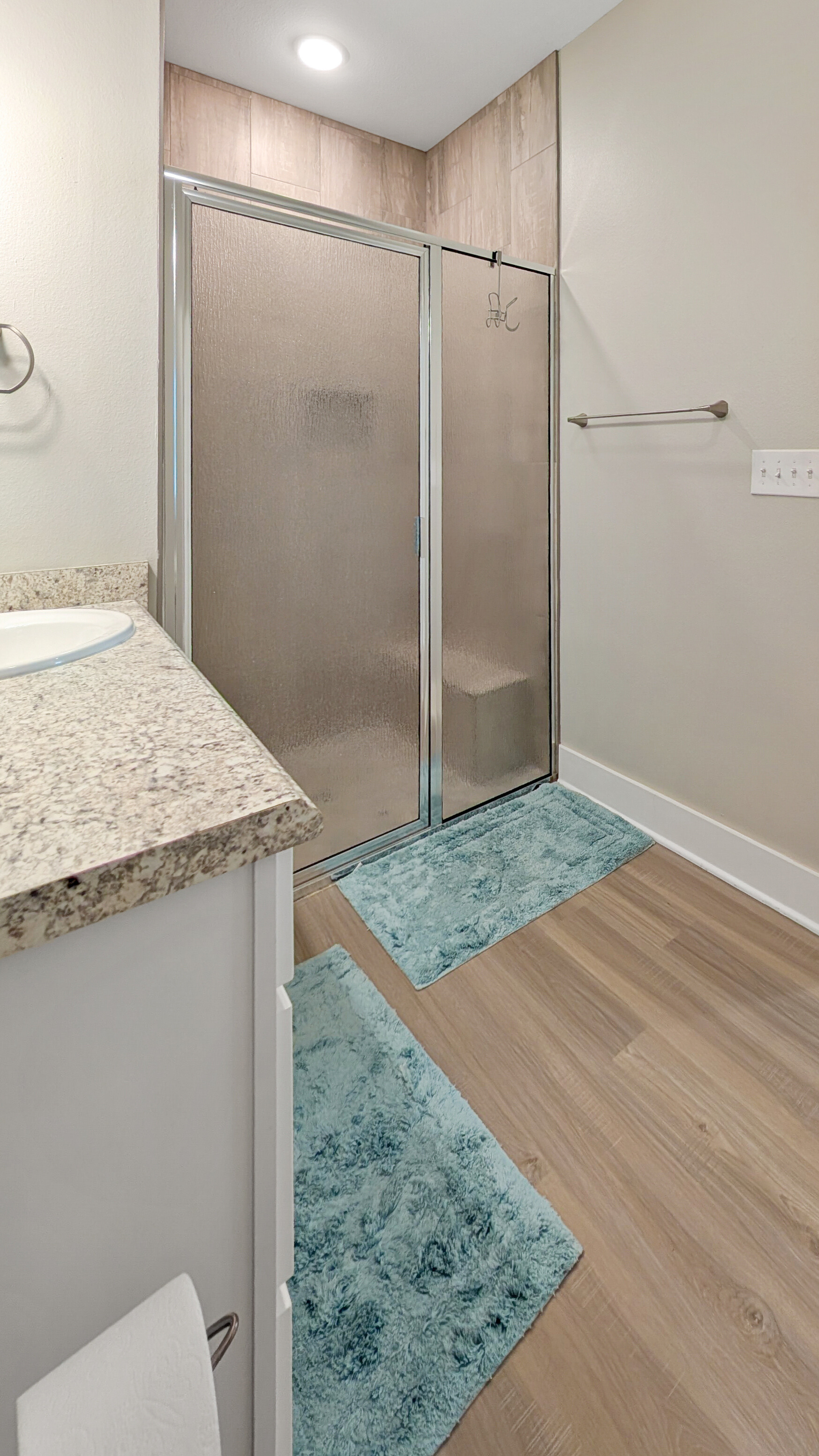 Ensuite bath has zero step shower