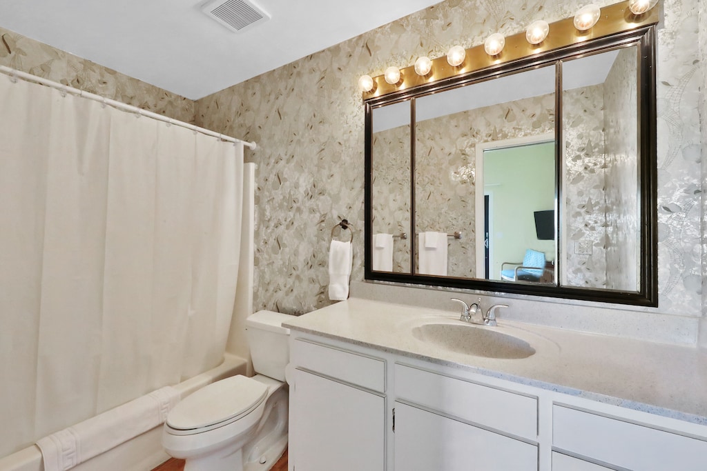 Ensuite Bathroom 1 upstairs