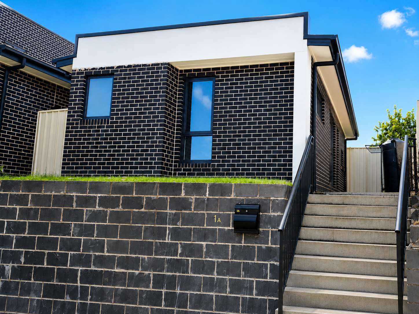Matilda’s Urban Escape | 6-Min Station & Shops holiday home in Bradbury
