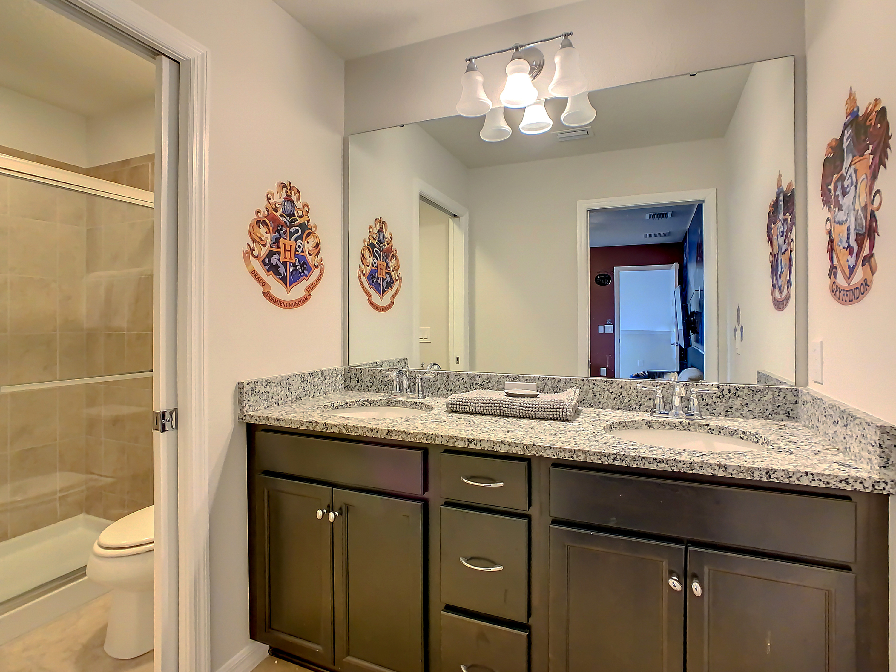 Bath 4- Suite 3- En Suite Bathroom