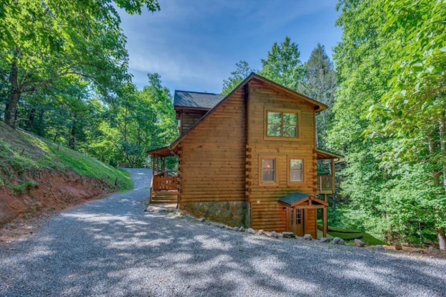 3 story log cabin in private setting!
