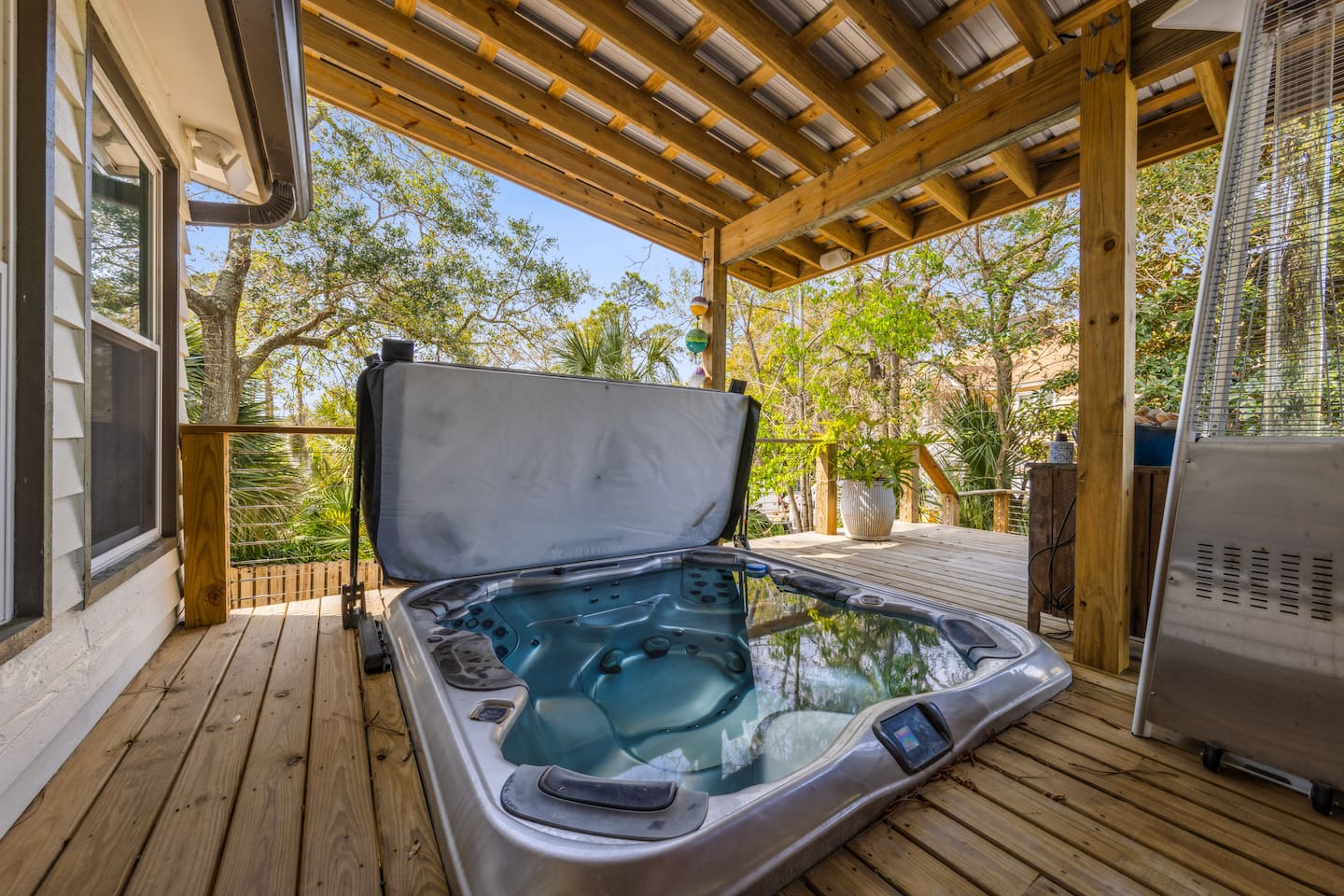 6 person in deck hot tub