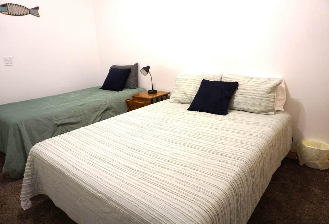 Bedroom 3: Queen bed and Twin bed. 