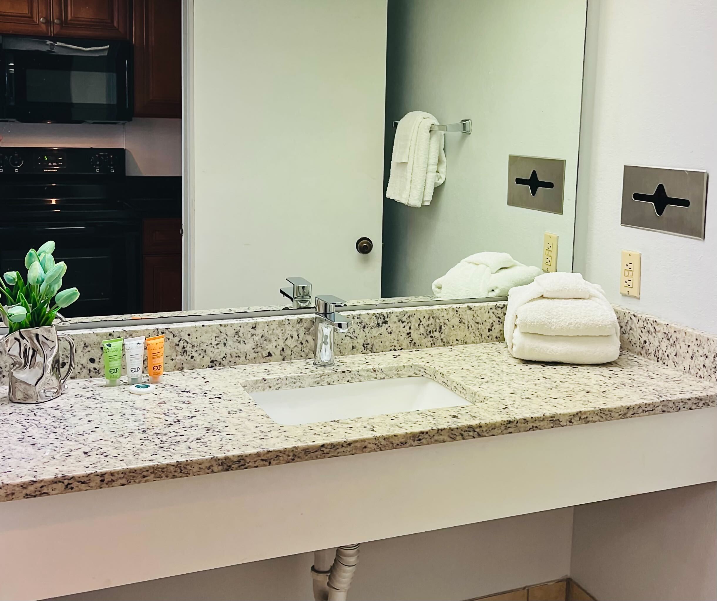 Clean, modern bathroom!
