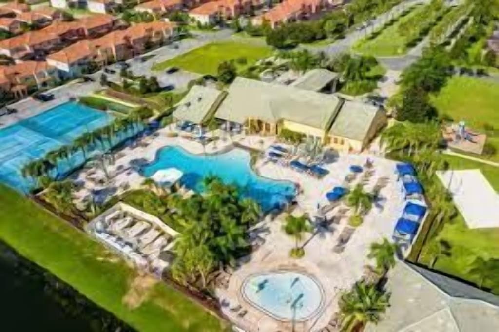 Paradise Palms Resort