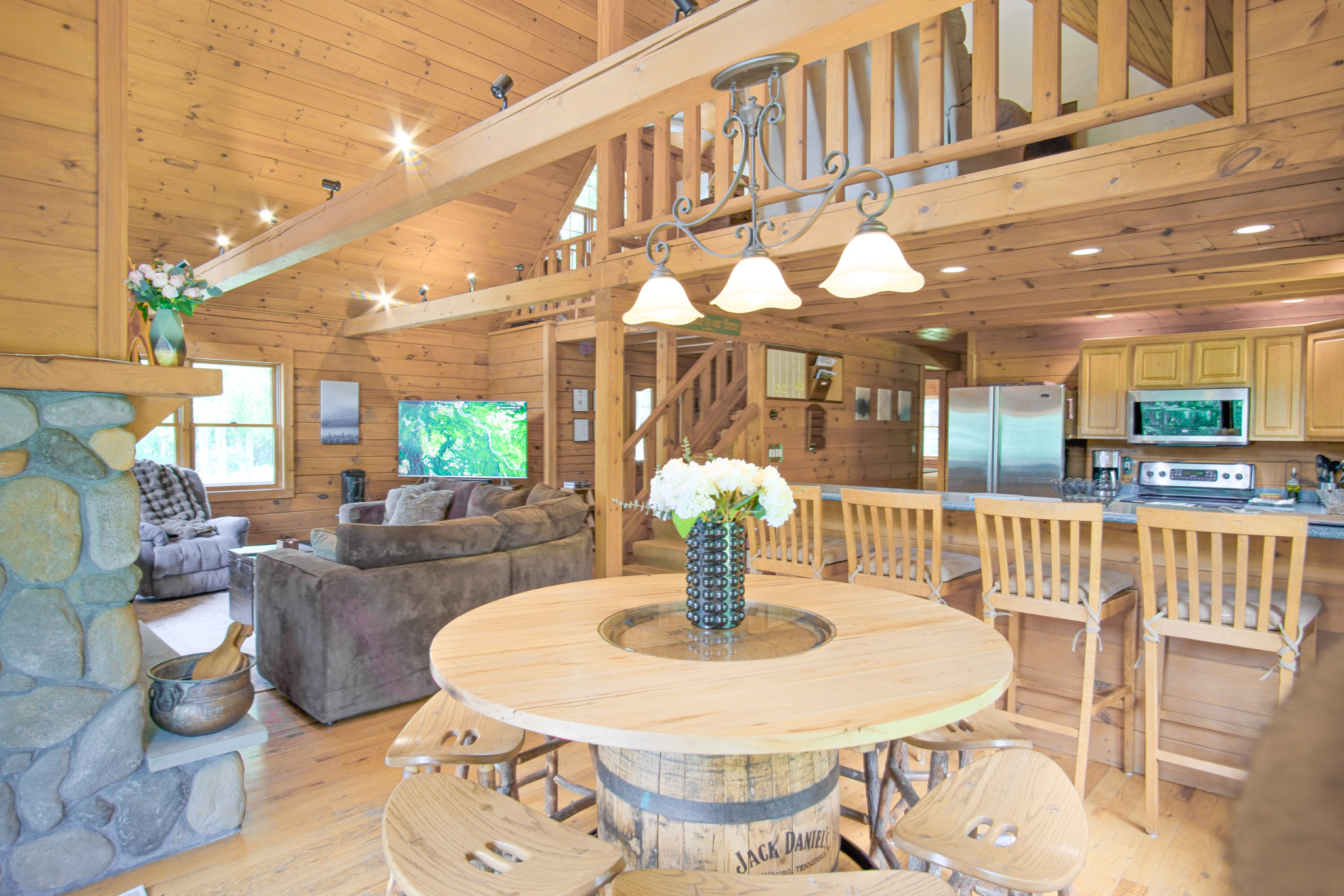 Whether you want to enjoy an lovely dinner, or thrilling game night, our authentic barrel table comfortably seats up to 8 guests
