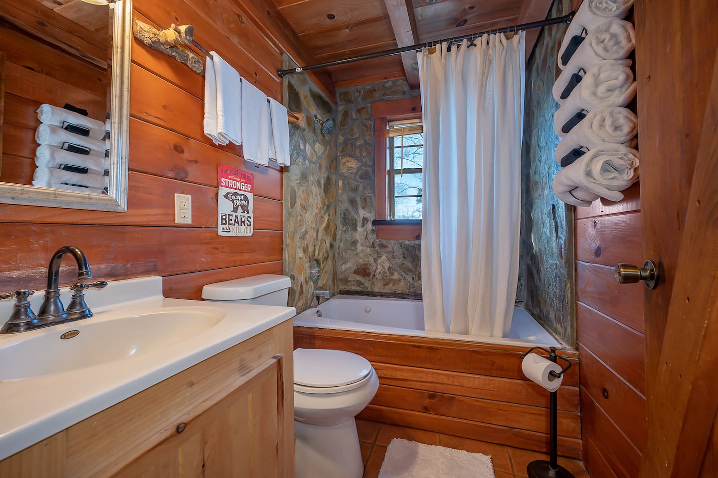 Main floor bathroom with jetted tub 