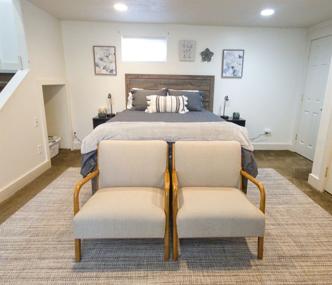 Queen bed and chairs 