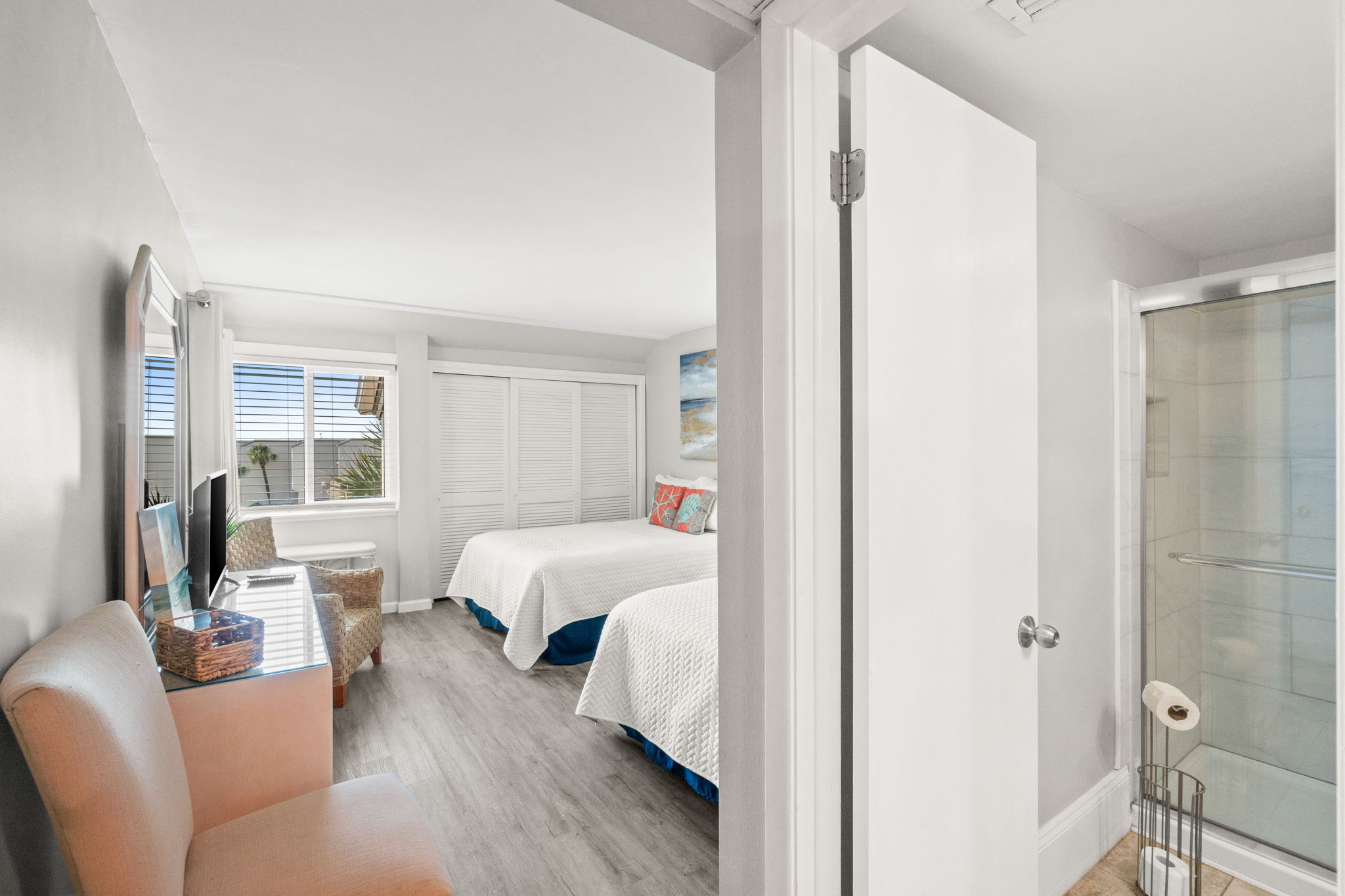 Bedroom with 2 Queen Beds