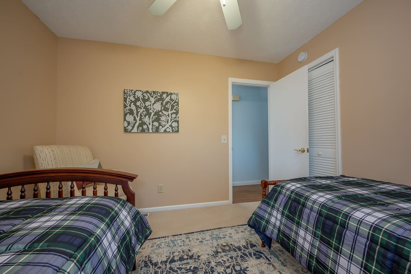 Bedroom #3 with 2 twin beds 
