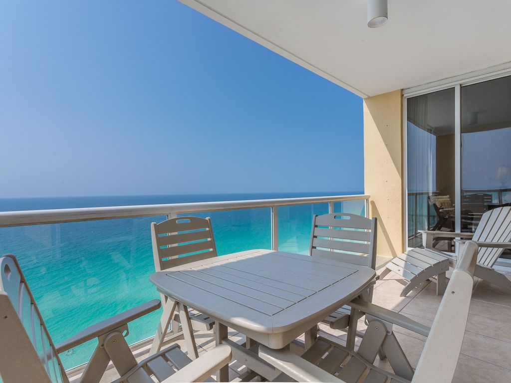 Outdoor Dining with Gulf Views!