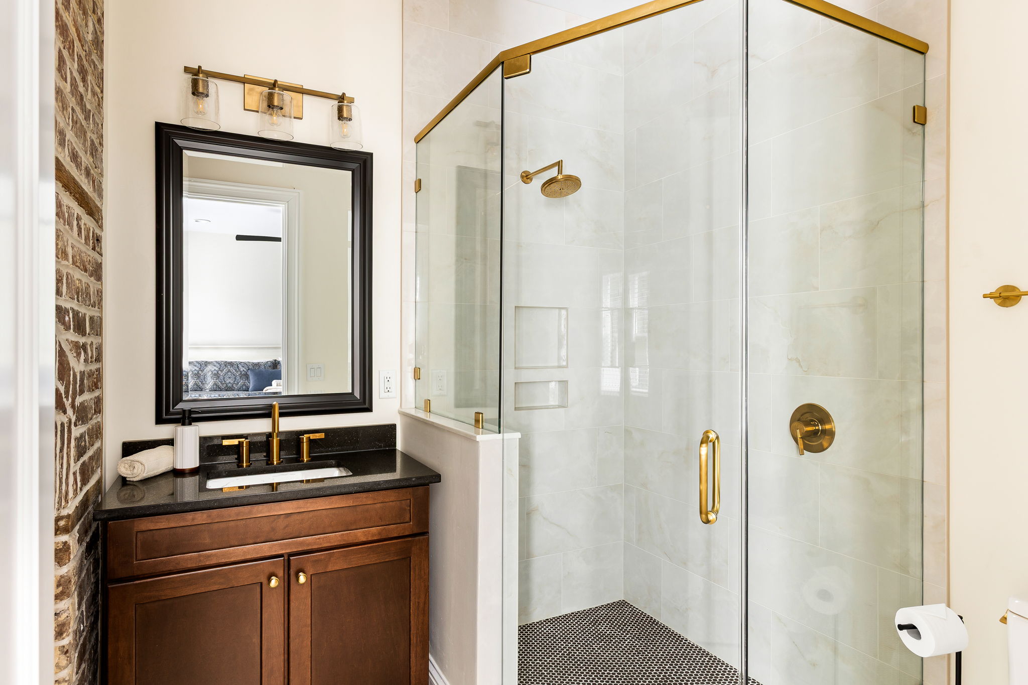En suite bathroom 4