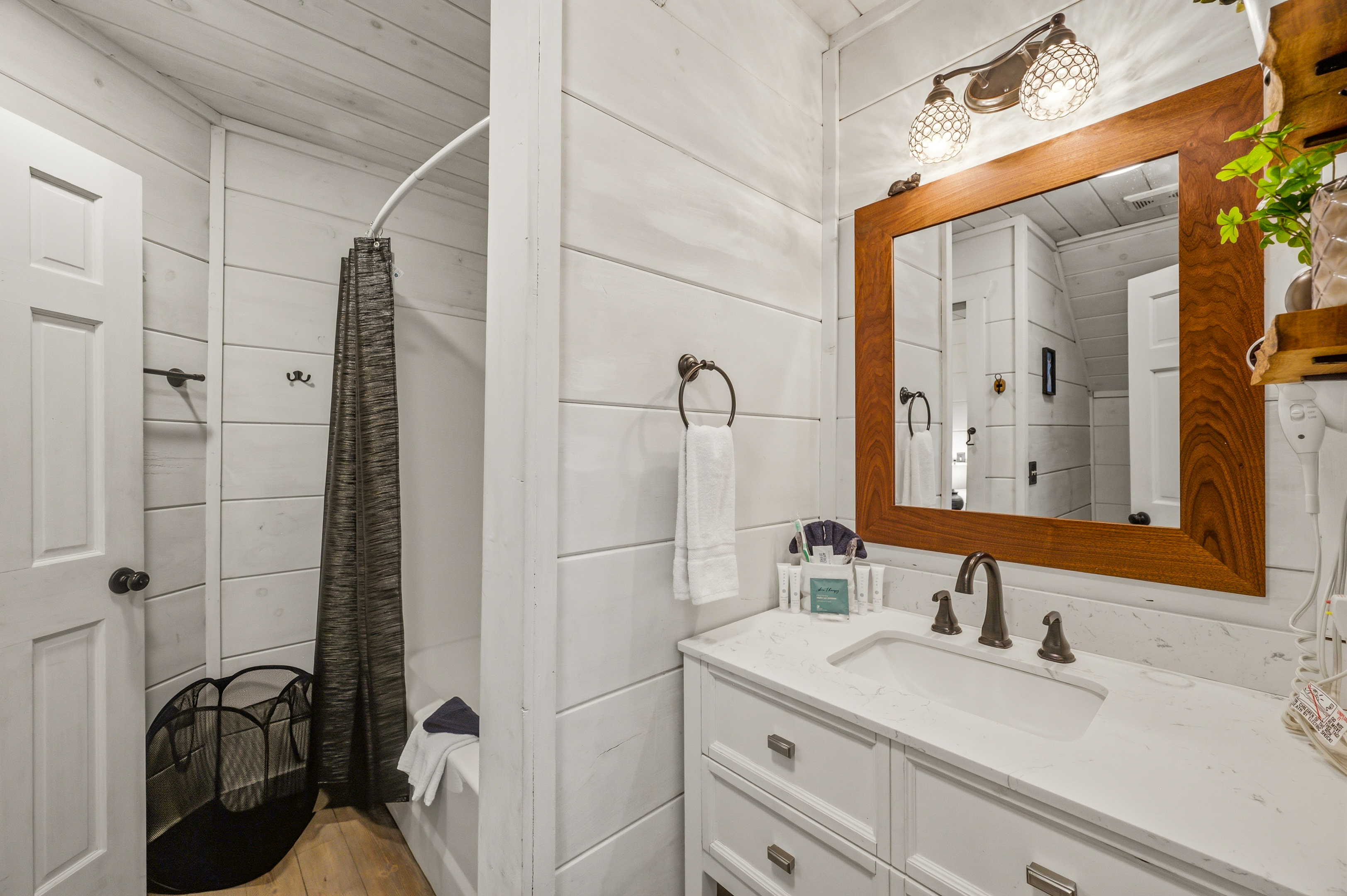 Bathroom with full-size shower/tub | 1st Floor