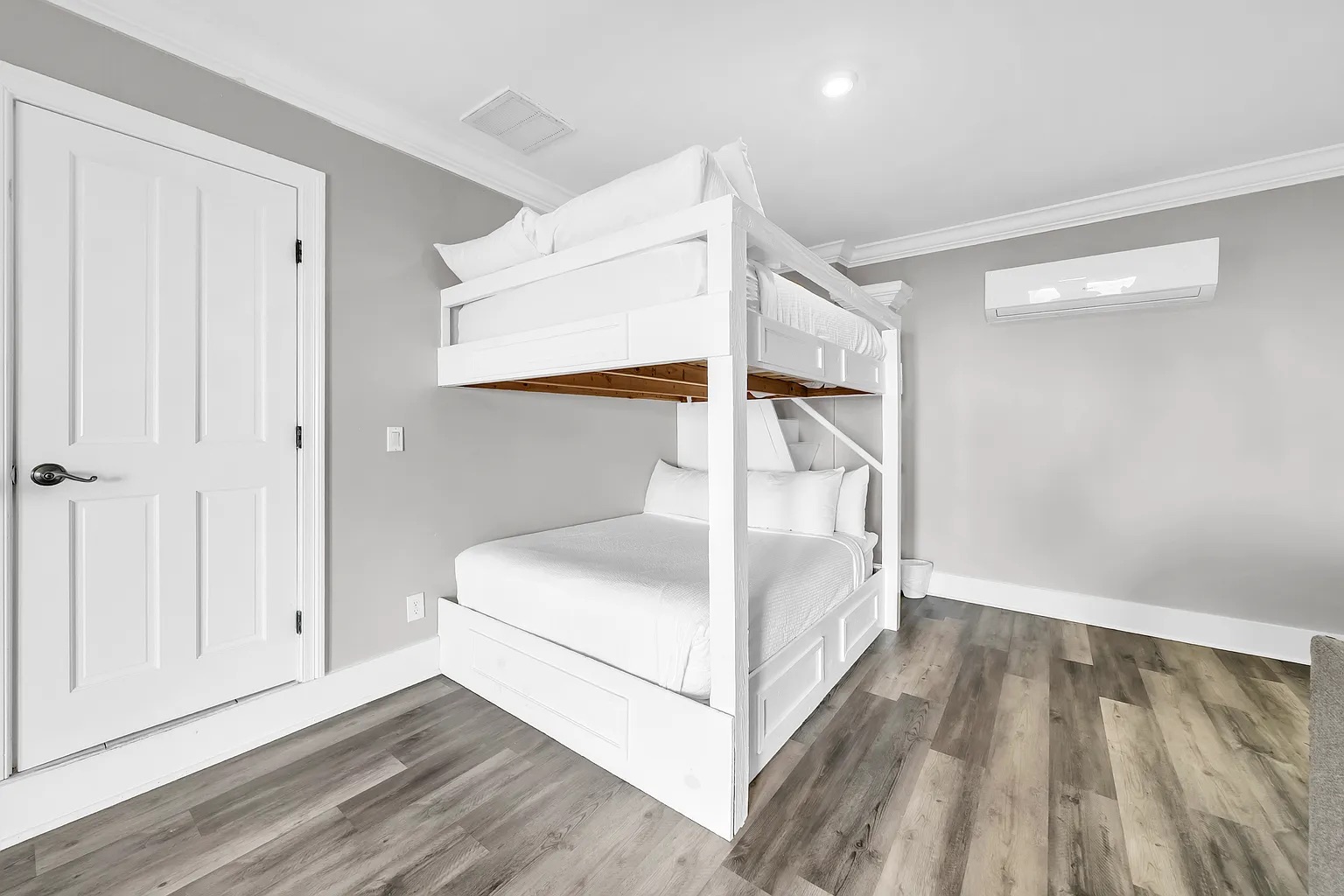 1st floor queen bunk beds