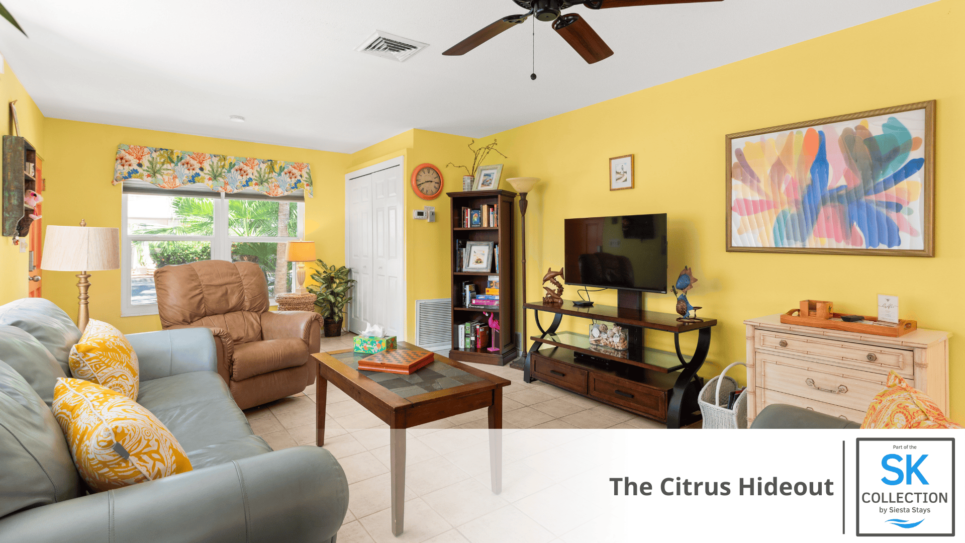 Living Room w/Smart TV