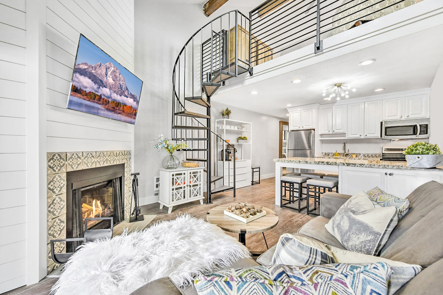 Ski Retreat | Walk-to-Lifts, HotTub + Free Parking