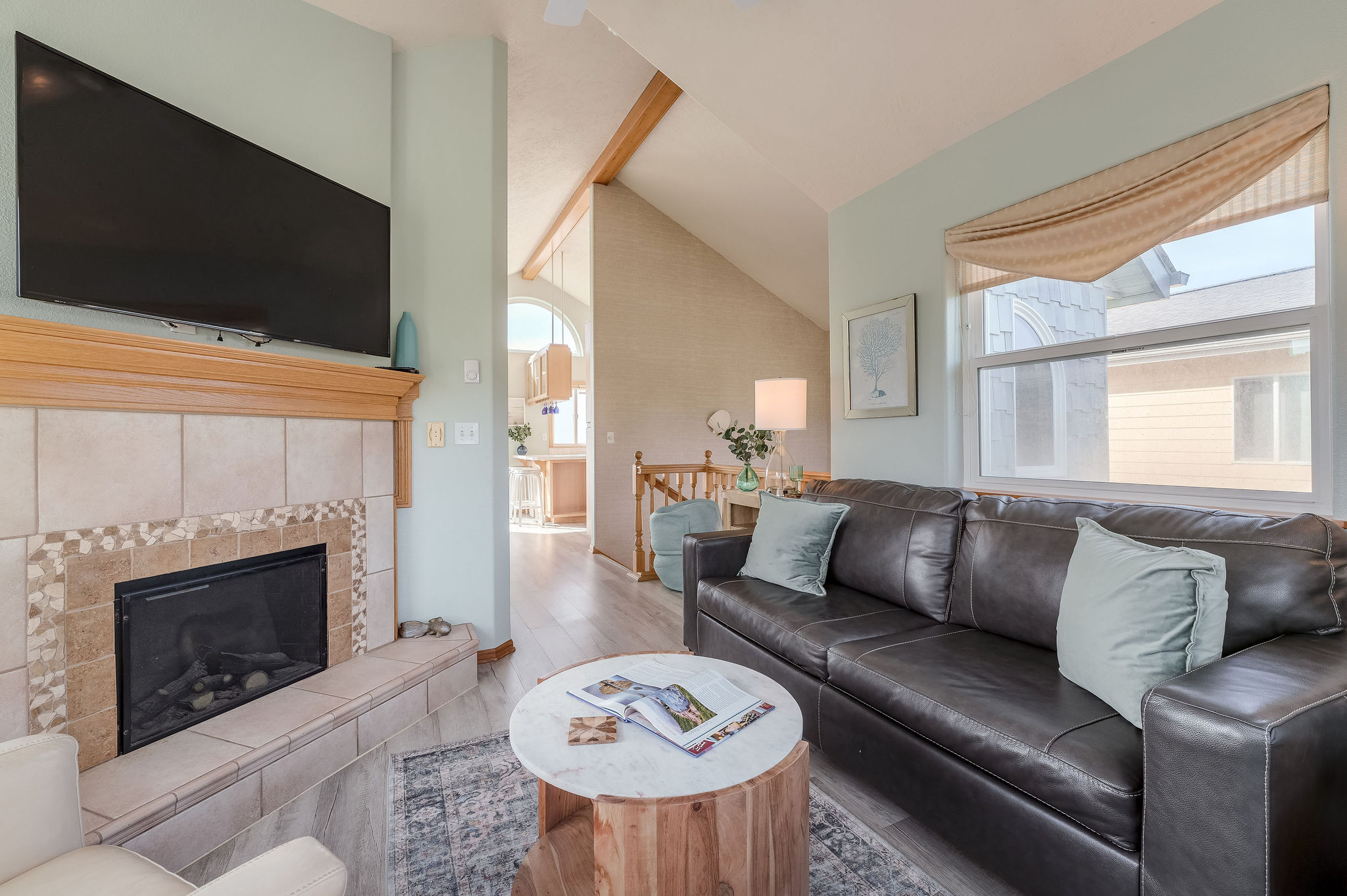 Entertain guests or simply lounge in comfort in our airy and spacious living room.