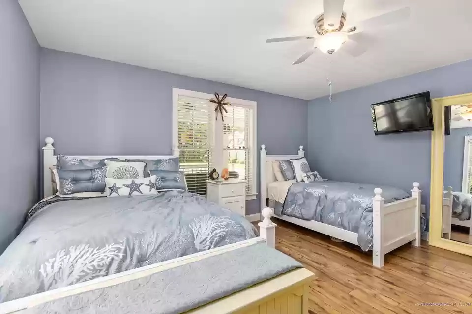 Double full bedroom