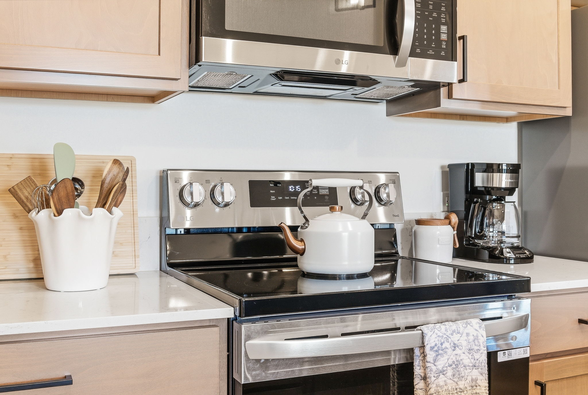 Start the day with fresh coffee and end it with a home-cooked meal. Because some of the best vacation memories are made right here in the kitchen.