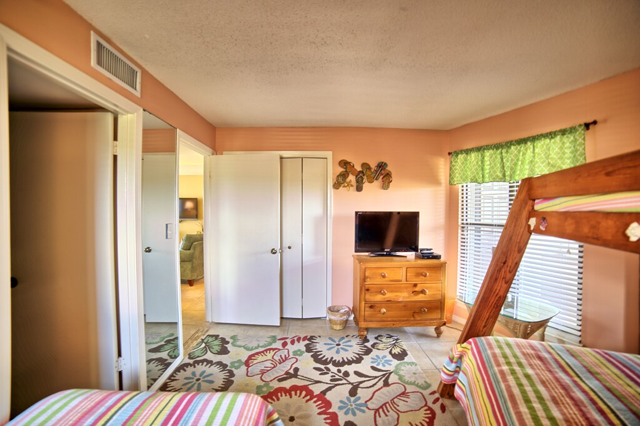Tv & Storage in Guest