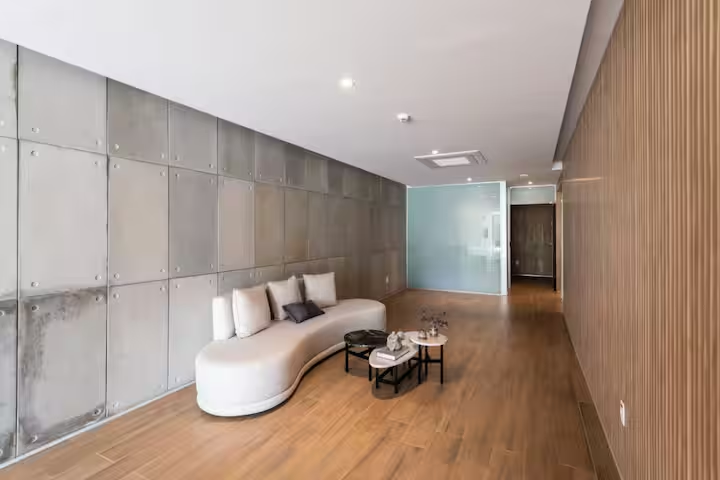 🛋️ Lobby elegante e acolhedor, com design contemporâneo. Um espaço confortável para receber visitantes e iniciar sua experiência no River One.