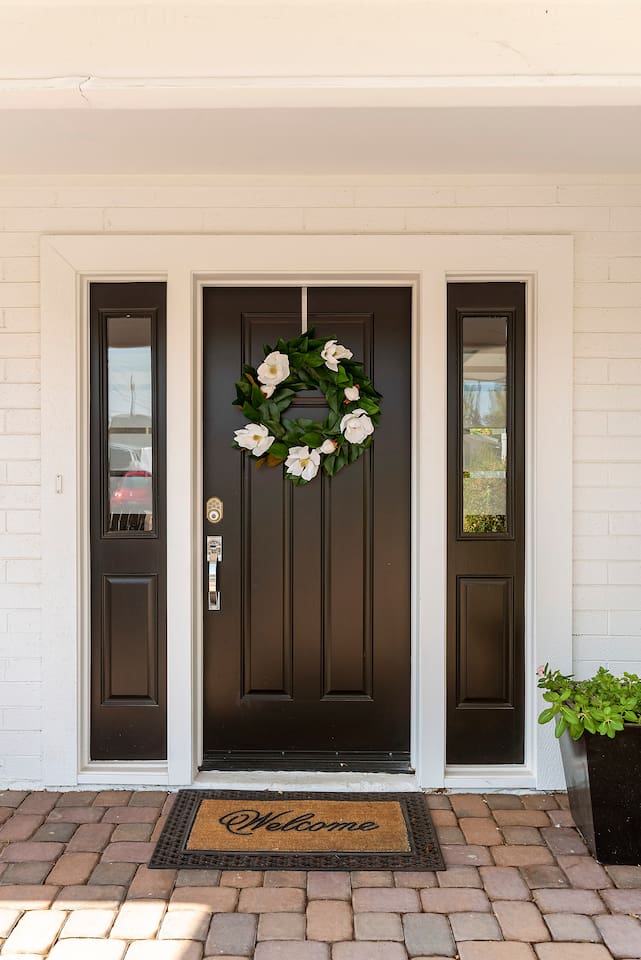 Inviting. You are Welcome to step into paradise.