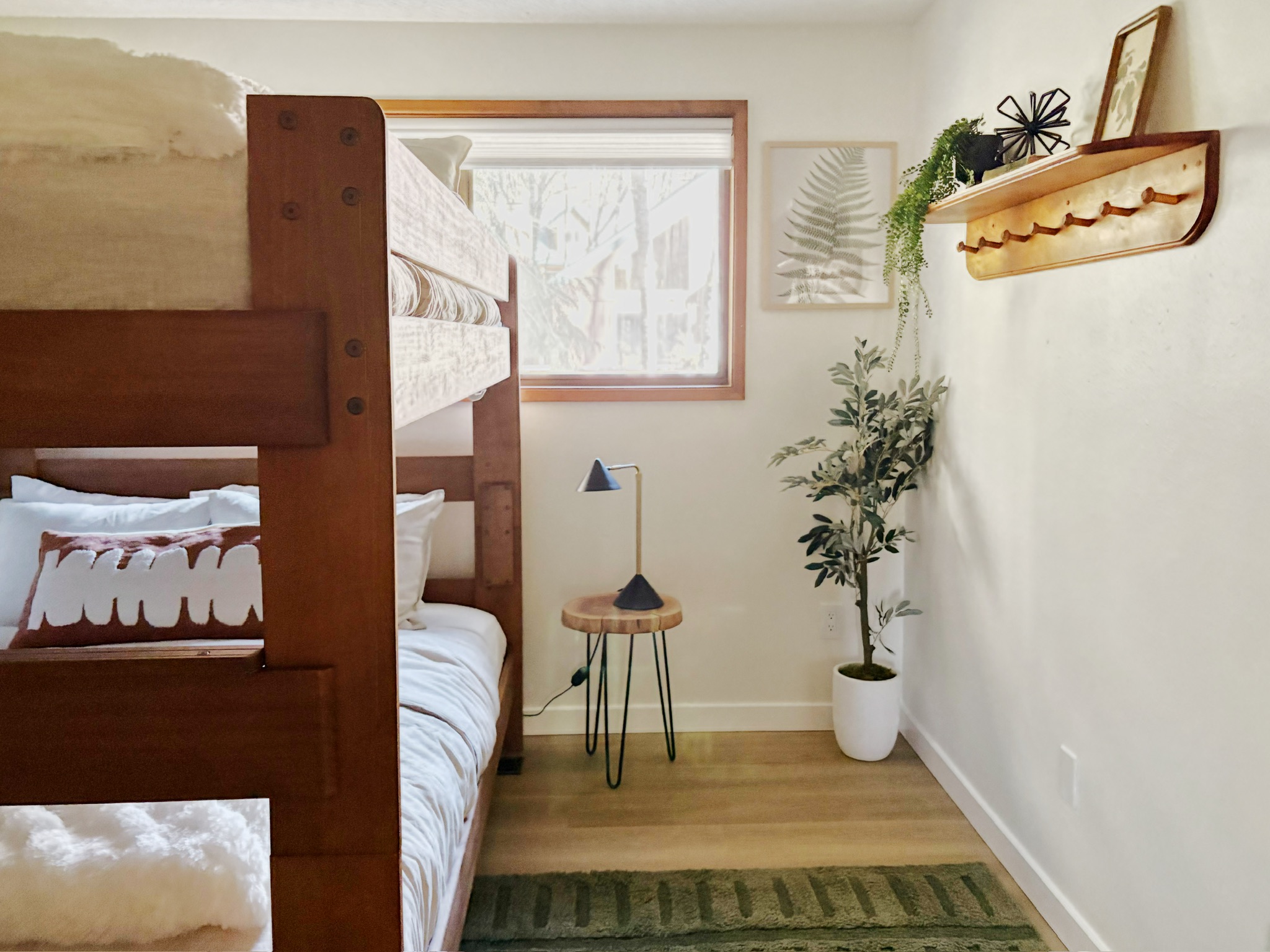 Creekside queen over queen bunk bed room